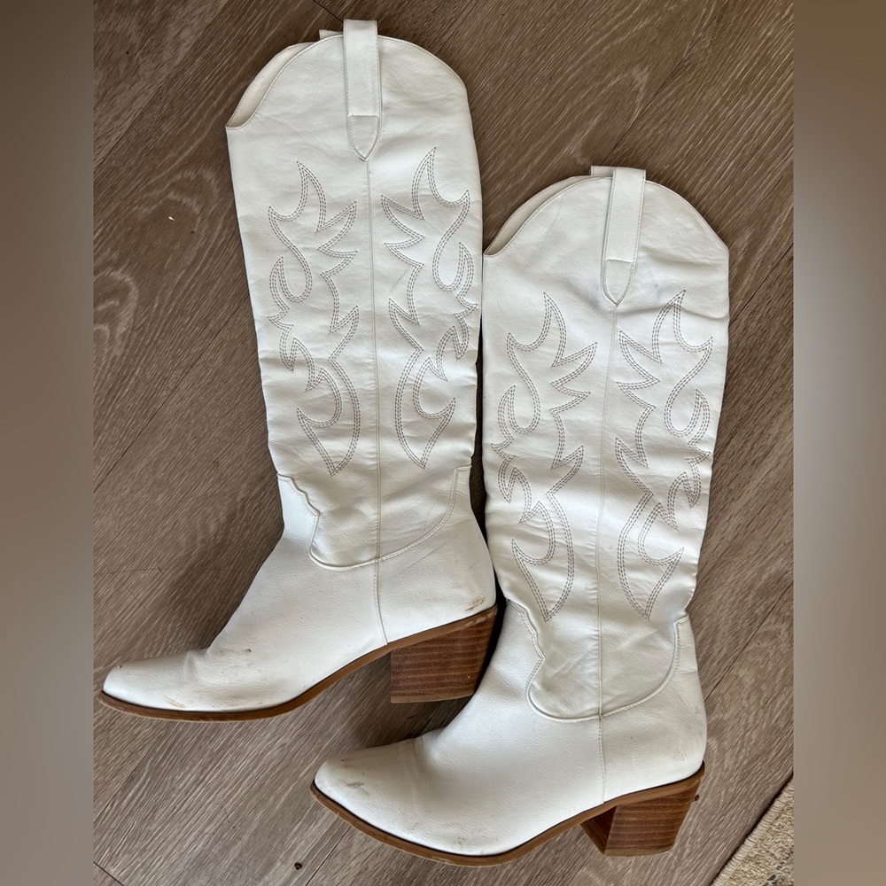 Billini Tall White Cowgirl Boots with Low Heel size 8
